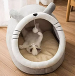 Kwispelwinkel | Halfgesloten Kattenbed met Oortjes en Afneembaar Kussen
